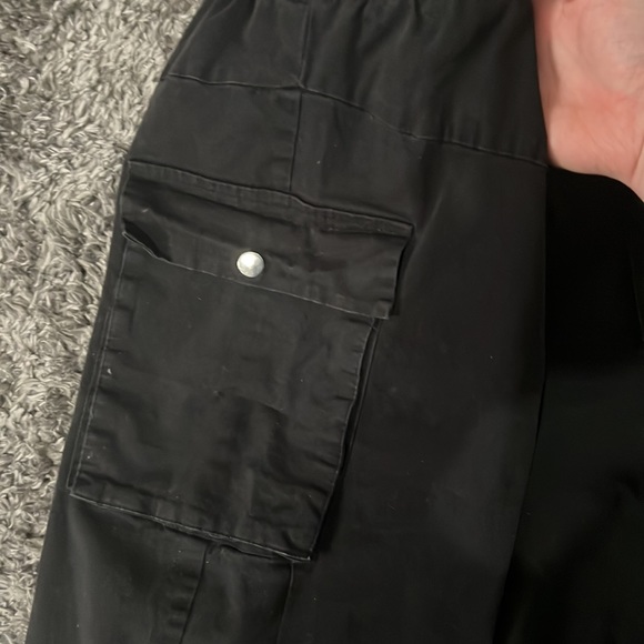 Black women’s size XL Guyueqiqin cargo pants - Picture 3 of 5